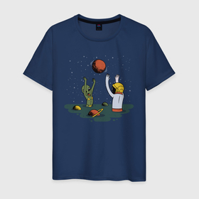 Мужская футболка хлопок с принтом Космонавт и пришелец играют в Курске, 100% хлопок | прямой крой, круглый вырез горловины, длина до линии бедер, слегка спущенное плечо. | alien | aliens | astronaut | beach | cosmonaut | planet | planets | playing | plays | space | ufo | water polo | астронавт | в космосе | ватер поло | водной поло | волейбол | играют | инопланетянин | космический | космонавт | космос | нло | пля