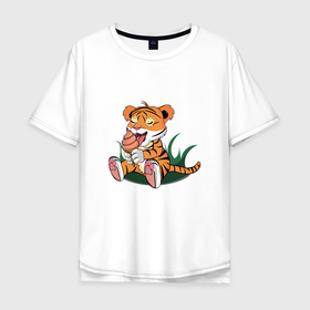 Мужская футболка хлопок Oversize с принтом Тигр ест , 100% хлопок | свободный крой, круглый ворот, “спинка” длиннее передней части | 2022 | ест | котенок | кушает | маленький | малыш | мороженое | наслаждается | новый год | тигр | тигренок | хищник