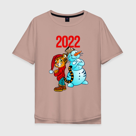Мужская футболка хлопок Oversize с принтом Тигр и снеговик 2022 , 100% хлопок | свободный крой, круглый ворот, “спинка” длиннее передней части | Тематика изображения на принте: 2022 | год тигра | новый год | новый год 2022 | символ года | тигр | тигренок | тигрица | тигры