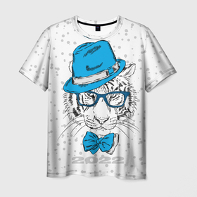 Мужская футболка 3D с принтом Белый тигр в синей шляпе в Петрозаводске, 100% полиэфир | прямой крой, круглый вырез горловины, длина до линии бедер | 2022 | beast | blue hat | bow | merry christmas | new year | predator | snow | white water tiger | winter | year of the tiger | бант | белый водяной тигр | год тигра | зверь | зима | новый год | очки | синяя шляпа | снег | хищник