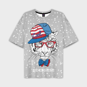 Мужская футболка OVERSIZE 3D с принтом Крутой белый тигр в Санкт-Петербурге,  |  | Тематика изображения на принте: 2022 | beast | bow | cap | cool | merry christmas | new year | predator | snow | tiger | usa flag | winter | year of the tiger | бант | год тигра | зверь | зима | кепка | крутой | новый год | очки | снег | тигр | флаг сша | хищник