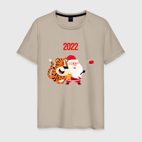 Мужская футболка хлопок с принтом Санта и тигренок делают сэлфи в Петрозаводске, 100% хлопок | прямой крой, круглый вырез горловины, длина до линии бедер, слегка спущенное плечо. | 2022 | год тигра | новый год | новый год 2022 | символ года | тигр | тигренок | тигрица | тигры