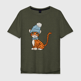 Мужская футболка хлопок Oversize с принтом Тигренок в зимней шапке в Петрозаводске, 100% хлопок | свободный крой, круглый ворот, “спинка” длиннее передней части | 2022 | год тигра | новый год | новый год 2022 | символ года | тигр | тигренок | тигрица | тигры