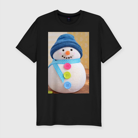 Мужская футболка хлопок Slim с принтом Счастливый снеговичок , 92% хлопок, 8% лайкра | приталенный силуэт, круглый вырез ворота, длина до линии бедра, короткий рукав | Тематика изображения на принте: детство | зима 2022 | новый год | праздник | радость | снеговик | счастье