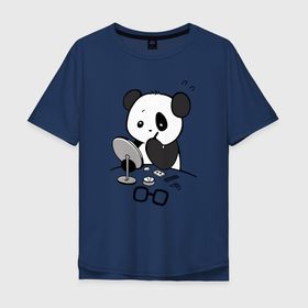 Мужская футболка хлопок Oversize с принтом Панда красит глаза. в Санкт-Петербурге, 100% хлопок | свободный крой, круглый ворот, “спинка” длиннее передней части | bear | eyes | in front of the mirror | paints | panda | глаза | красит | медведь | панда | перед зеркалом