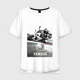 Мужская футболка хлопок Oversize с принтом YAMAHA на вираже в Екатеринбурге, 100% хлопок | свободный крой, круглый ворот, “спинка” длиннее передней части | helmet | japan | motorcycle | pilot | power | racing | speed | team | turn | yamaha | вираж | гонка | мотоцикл | пилот | скорость | шлем | ямаха