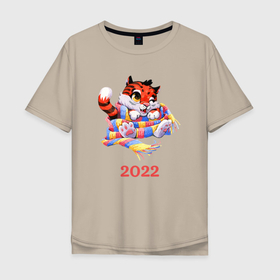 Мужская футболка хлопок Oversize с принтом Тигренок в шарфе Новый год в Кировске, 100% хлопок | свободный крой, круглый ворот, “спинка” длиннее передней части | 2022 | год тигра | новый год | новый год 2022 | символ года | тигр | тигренок | тигрица | тигры