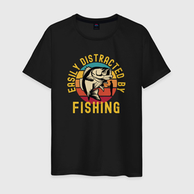 Мужская футболка хлопок с принтом Легко отвлекается на рыбалку , 100% хлопок | прямой крой, круглый вырез горловины, длина до линии бедер, слегка спущенное плечо. | Тематика изображения на принте: лов | ловля | подледник | рыба | рыбак | рыбалка | рыбарь | рыбачка | рыбная ловля | рыбник | рыболов | спиннингист | удильщик
