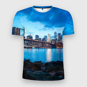 Мужская футболка 3D Slim с принтом Закат в мегаполисе в Тюмени, 100% полиэстер с улучшенными характеристиками | приталенный силуэт, круглая горловина, широкие плечи, сужается к линии бедра | Тематика изображения на принте: вечер | город | закат | залив | мегаполис | мост | река