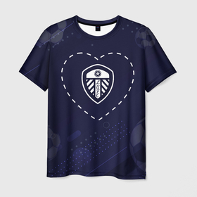 Мужская футболка 3D с принтом Лого Leeds United в сердечке на фоне мячей в Белгороде, 100% полиэфир | прямой крой, круглый вырез горловины, длина до линии бедер | Тематика изображения на принте: 