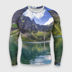 Мужской рашгард 3D с принтом Прозрачное горное озеро ,  |  | clouds | forest | lake | mountains | nature | sky | stones | summer | горы | камни | лес | лето | небо | облака | озеро | природа