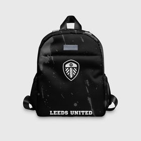 Детский рюкзак 3D с принтом Leeds United sport на темном фоне: символ сверху надпись снизу в Екатеринбурге, 100% полиэстер | лямки с регулируемой длиной, сверху петелька, чтобы рюкзак можно было повесить на вешалку. Основное отделение закрывается на молнию, как и внешний карман. Внутри дополнительный карман. По бокам два дополнительных кармашка | 