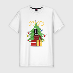 Мужская футболка хлопок Slim с принтом Новогодний заяц выглядывает из подарка в Новосибирске, 92% хлопок, 8% лайкра | приталенный силуэт, круглый вырез ворота, длина до линии бедра, короткий рукав | Тематика изображения на принте: 