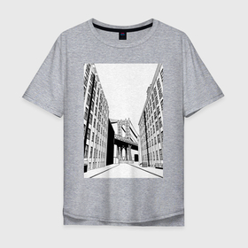 Мужская футболка хлопок Oversize с принтом Переулок у Бруклинского моста в Кировске, 100% хлопок | свободный крой, круглый ворот, “спинка” длиннее передней части | Тематика изображения на принте: 