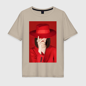 Мужская футболка хлопок Oversize с принтом Девушка в шляпе на красном фоне в Кировске, 100% хлопок | свободный крой, круглый ворот, “спинка” длиннее передней части | Тематика изображения на принте: 
