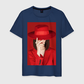 Мужская футболка хлопок с принтом Девушка в шляпе на красном фоне в Кировске, 100% хлопок | прямой крой, круглый вырез горловины, длина до линии бедер, слегка спущенное плечо. | 