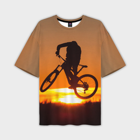 Мужская футболка oversize 3D с принтом Велосипедист на закате в Кировске,  |  | 