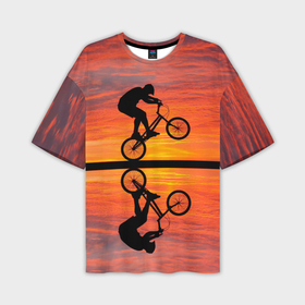 Мужская футболка oversize 3D с принтом Велосипедист в отражении в Петрозаводске,  |  | 
