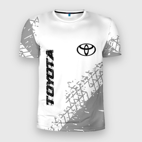 Мужская футболка 3D Slim с принтом Toyota speed на светлом фоне со следами шин: надпись, символ в Екатеринбурге, 100% полиэстер с улучшенными характеристиками | приталенный силуэт, круглая горловина, широкие плечи, сужается к линии бедра | 