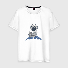 Мужская футболка хлопок с принтом Космонавт с ноутбуком в Кировске, 100% хлопок | прямой крой, круглый вырез горловины, длина до линии бедер, слегка спущенное плечо. | 