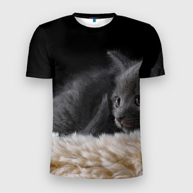 Мужская футболка 3D Slim с принтом Черный котенок на пушистом в Петрозаводске, 100% полиэстер с улучшенными характеристиками | приталенный силуэт, круглая горловина, широкие плечи, сужается к линии бедра | Тематика изображения на принте: 