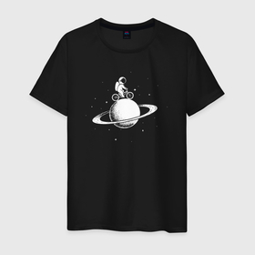 Мужская футболка хлопок с принтом Космонавт велосипедист на Сатурне в Курске, 100% хлопок | прямой крой, круглый вырез горловины, длина до линии бедер, слегка спущенное плечо. | Тематика изображения на принте: 
