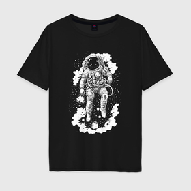 Мужская футболка хлопок Oversize с принтом Космонавт среди звезд в Белгороде, 100% хлопок | свободный крой, круглый ворот, “спинка” длиннее передней части | Тематика изображения на принте: 