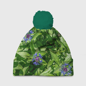 Шапка 3D c помпоном с принтом Синие васильки с зелеными листьями в саду в Тюмени, 100% полиэстер | универсальный размер, печать по всей поверхности изделия | Тематика изображения на принте: 