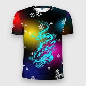 Мужская футболка 3D Slim с принтом Праздничный дракон и снежинки в Курске, 100% полиэстер с улучшенными характеристиками | приталенный силуэт, круглая горловина, широкие плечи, сужается к линии бедра | 