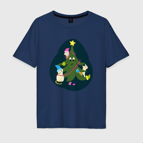 Мужская футболка хлопок Oversize с принтом Новогодняя елка и коты в Екатеринбурге, 100% хлопок | свободный крой, круглый ворот, “спинка” длиннее передней части | Тематика изображения на принте: 