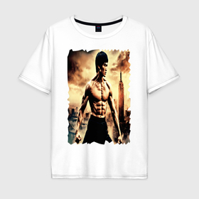Мужская футболка хлопок Oversize с принтом Брюс Ли на фоне города в Тюмени, 100% хлопок | свободный крой, круглый ворот, “спинка” длиннее передней части | 
