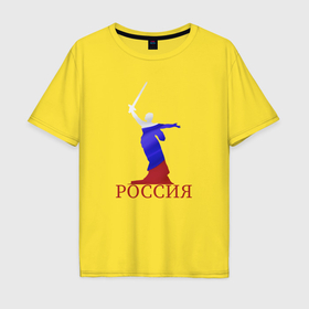Мужская футболка хлопок Oversize с принтом Родина Мать зовет на фоне флага России в Петрозаводске, 100% хлопок | свободный крой, круглый ворот, “спинка” длиннее передней части | 
