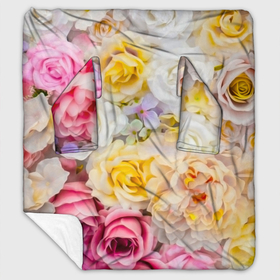 Плед с рукавами с принтом Розы белые желтые и розовые в Тюмени, 100% полиэстер | Закругленные углы, все края обработаны. Ткань не мнется и не растягивается. Размер 170*145 | Тематика изображения на принте: 