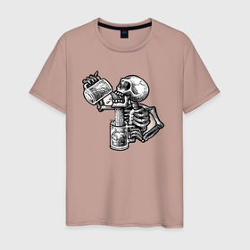 Мужская футболка хлопок с принтом Скелет пьет алкоголь в Санкт-Петербурге, 100% хлопок | прямой крой, круглый вырез горловины, длина до линии бедер, слегка спущенное плечо. | 