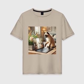 Женская футболка хлопок Oversize с принтом Любопытный сиамский кот и ноутбук в Петрозаводске, 100% хлопок | свободный крой, круглый ворот, спущенный рукав, длина до линии бедер
 | 